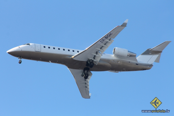 Bombardier Challenger 850 (CRJ-200SE/CL-600-2B19)