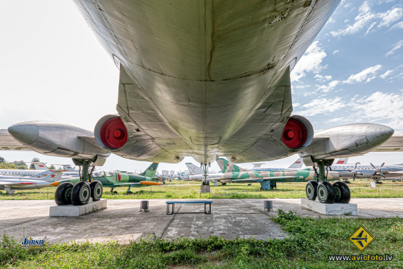 Tupolev Tu-104