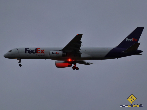 Boeing 757-28A(SF)