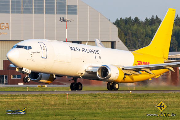 Boeing 737-4Q8(SF)