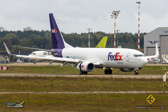 Boeing 737-8AS(BCF)