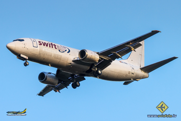 Boeing 737-4Y0(SF)