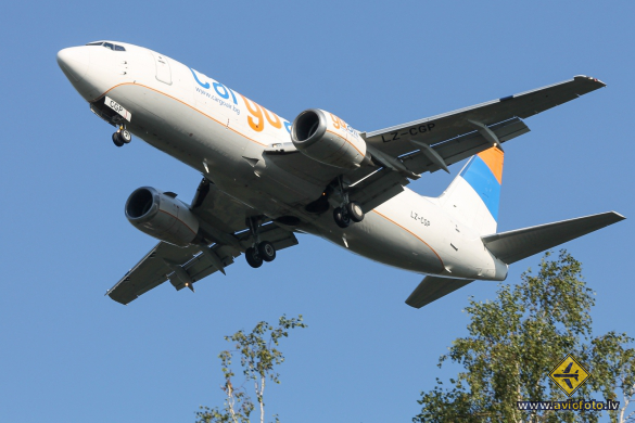 Boeing 737-35B(SF)