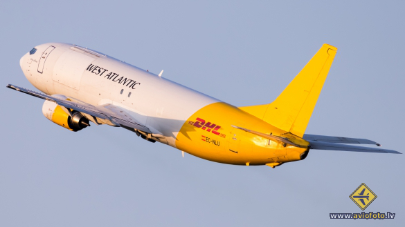 Boeing 737-4Q8(SF)