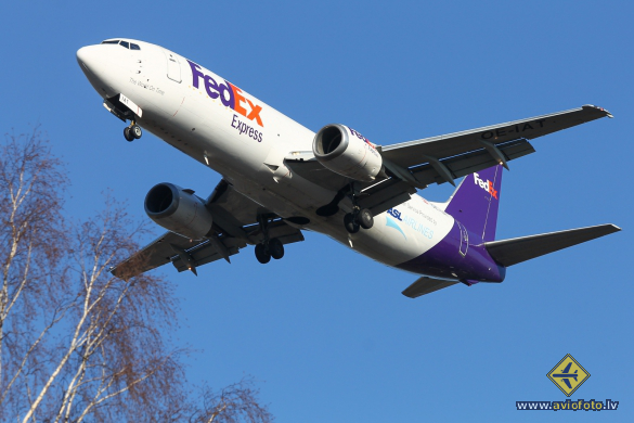 Boeing 737-4M0(SF)