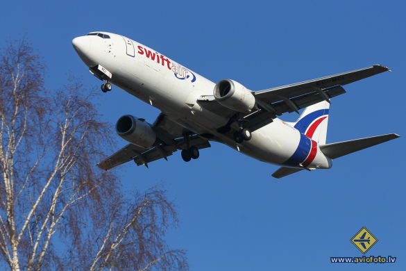Boeing 737-4Q8F