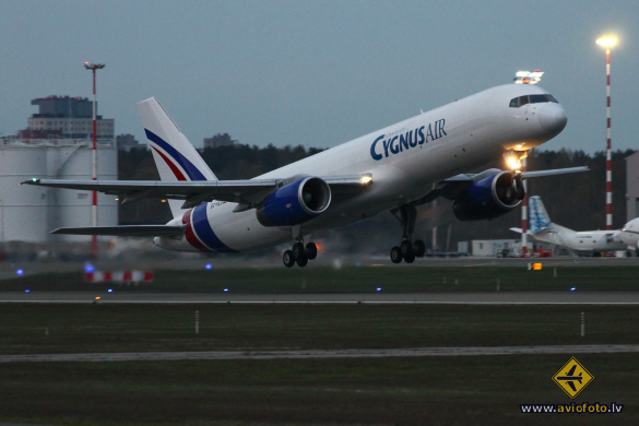 Boeing 757-236(PCF)