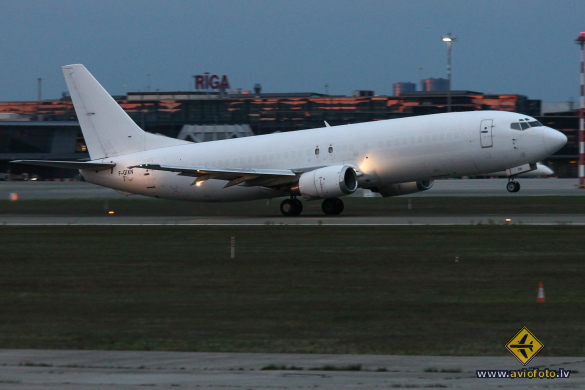 Boeing 737-4Y0(SF)
