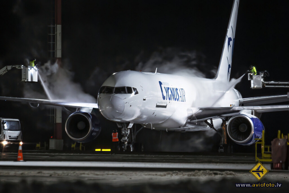 Boeing 757-236(PCF)