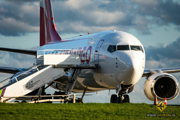 Boeing 737-86N(SF)