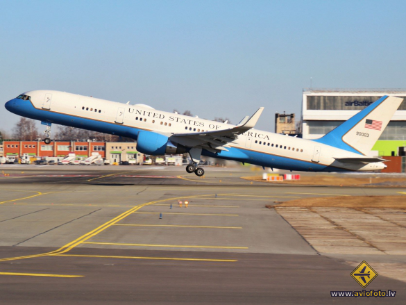 Boeing C-32A (757-2G4)