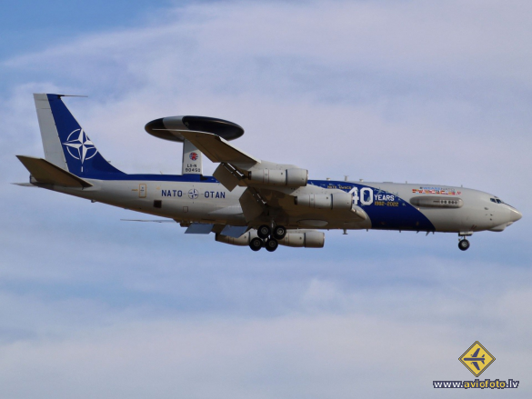 Boeing E-3A Sentry (707-300)