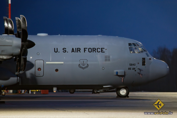 Lockheed Martin C-130J-30 Hercules (L-382)