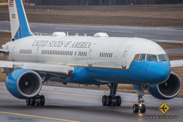Boeing C-32A (757-2G4)