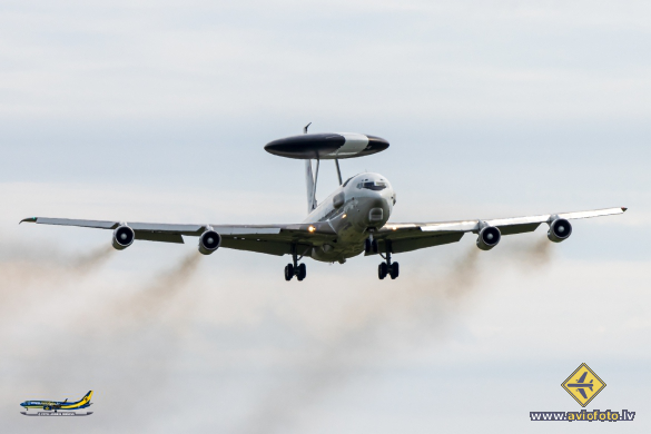 Boeing E-3A Sentry (707-300)
