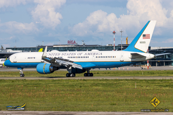 Boeing C-32A (757-2G4)