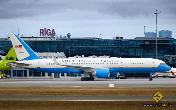 Boeing C-32A (757-2G4)