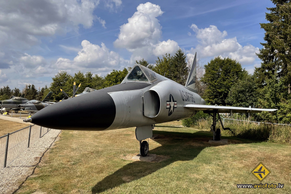 Convair F-102A Delta Dagger (8-10)