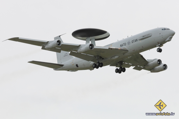 Boeing E-3A Sentry (707-300)