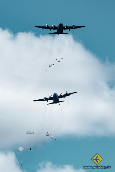 Lockheed C-130E Hercules (L-382)