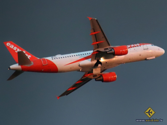 Airbus A320-214