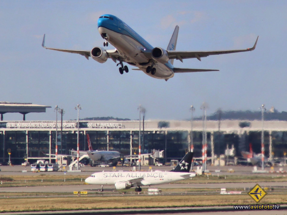Boeing 737-9K2