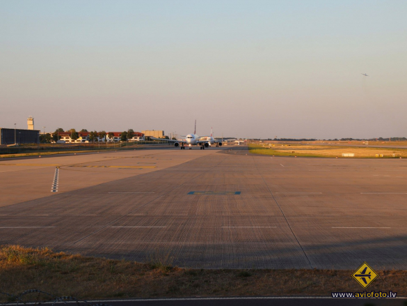 Fokker 100 (F-28-0100)