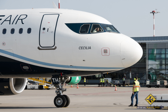 Airbus A320-214
