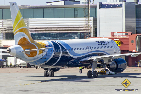 Airbus A320-214