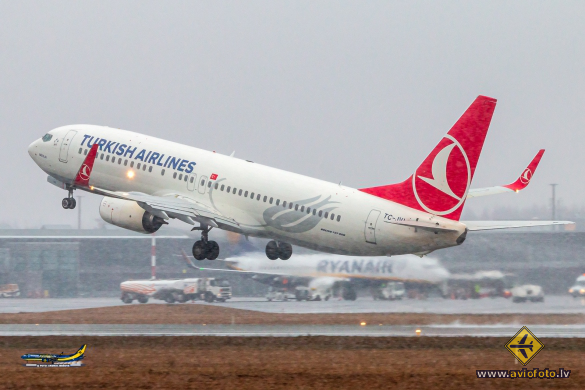 Boeing 737-8F2