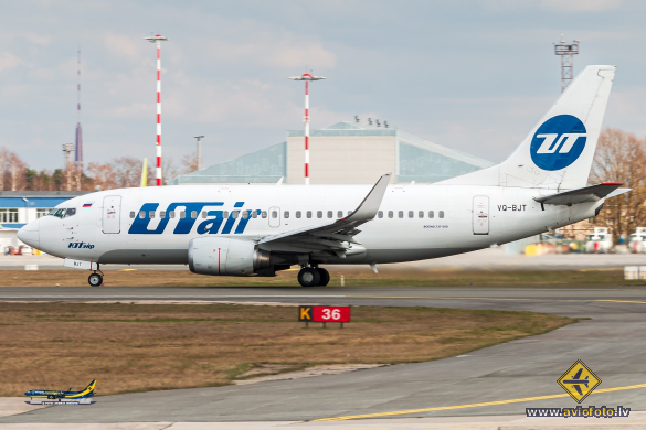 Boeing 737-524