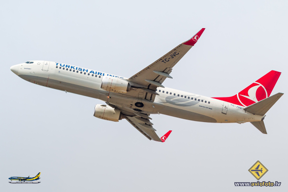 Boeing 737-8F2