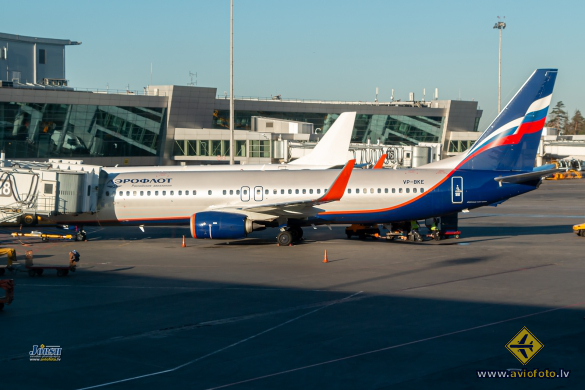 Boeing 737-8LJ