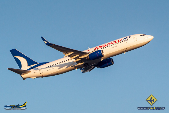 Boeing 737-8F2
