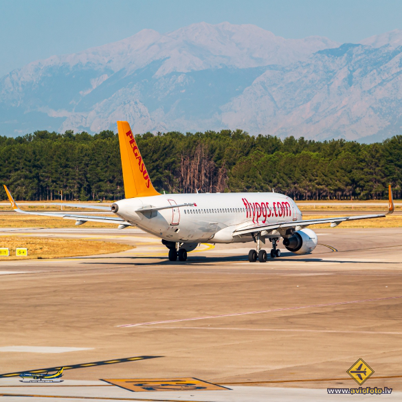 Airbus A320-214