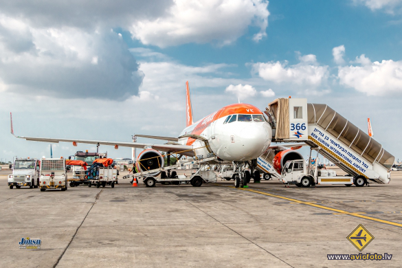 Airbus A320-214