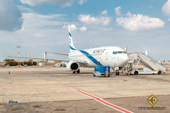Boeing 737-8BK