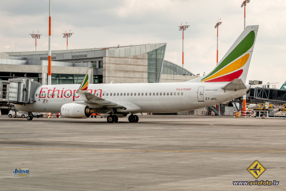 Boeing 737-860