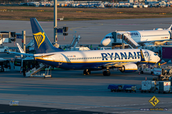 Boeing 737-8AS