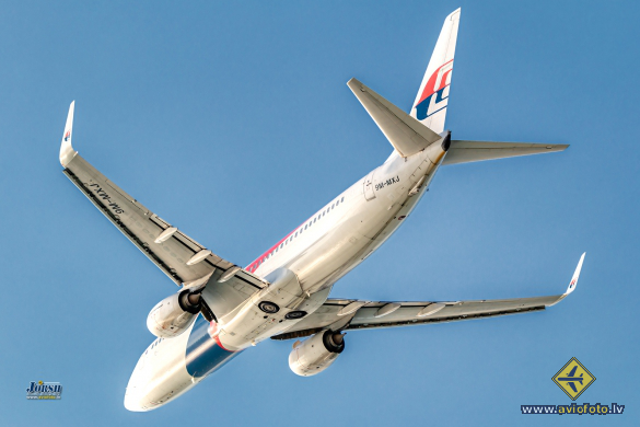 Boeing 737-8H6
