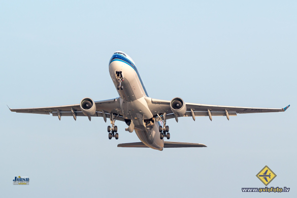 Airbus A330-323