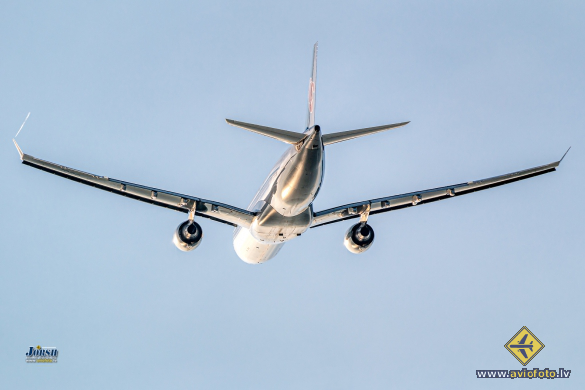 Airbus A330-323