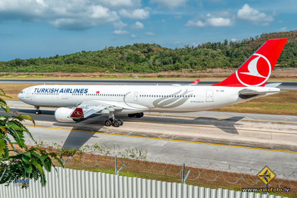 Airbus A330-303