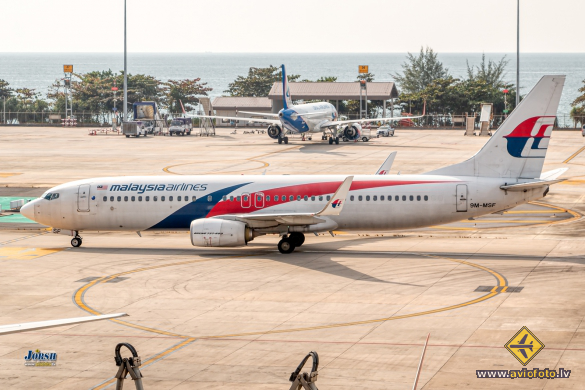 Boeing 737-8H6