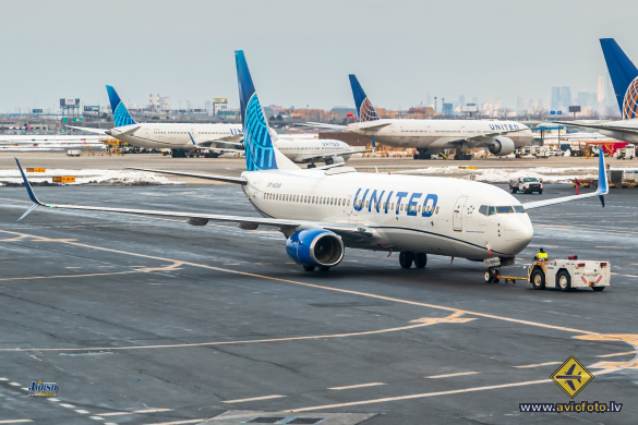 Boeing 737-824