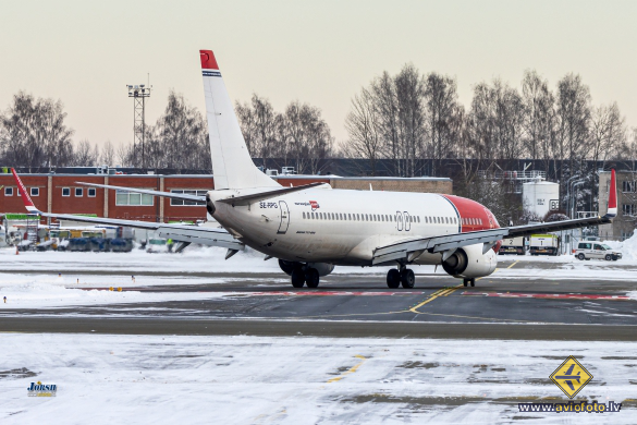 Boeing 737-8JP