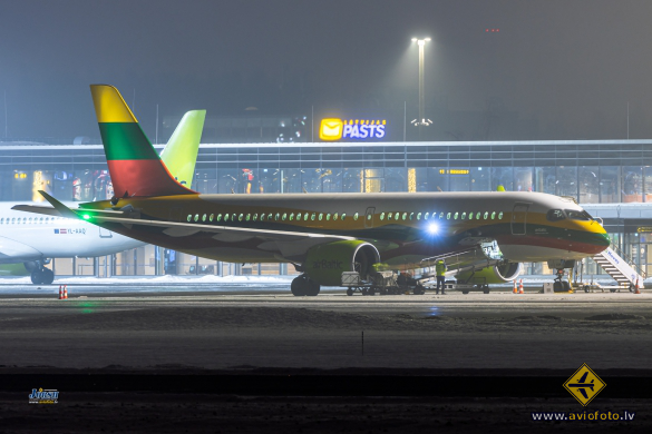 Airbus A220-300