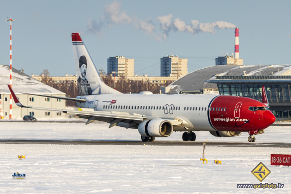 Boeing 737-8JP