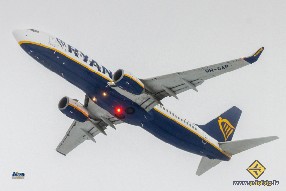 Boeing 737-8AS