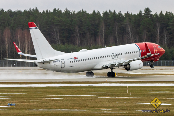 Boeing 737-8JP